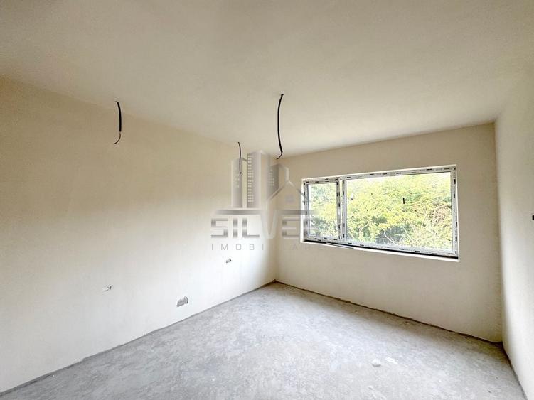 Duplex cu 4 camere cu Canalizare în Câmpului