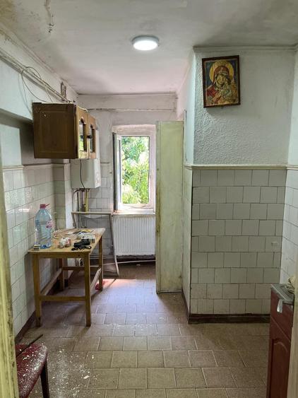 Apartament cu 3 camere decomandat în Sud