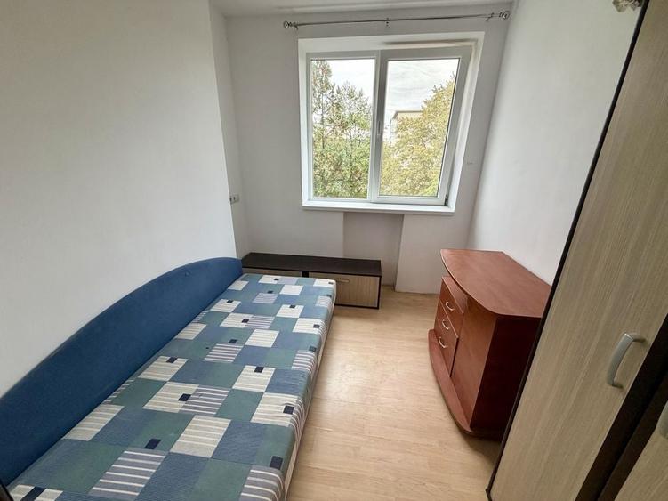 Apartament cu 3 camere semidecomandat în Central