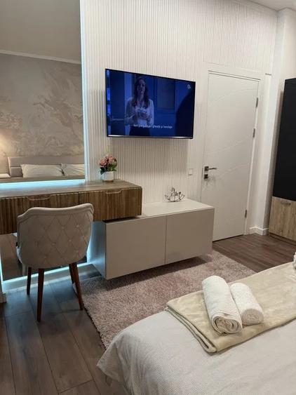 Apartament cu 3 camere decomandat, mobilat în P-ța Romană