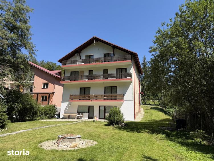 Casă cu 10 camere cu Teren 1232 Mp în Central