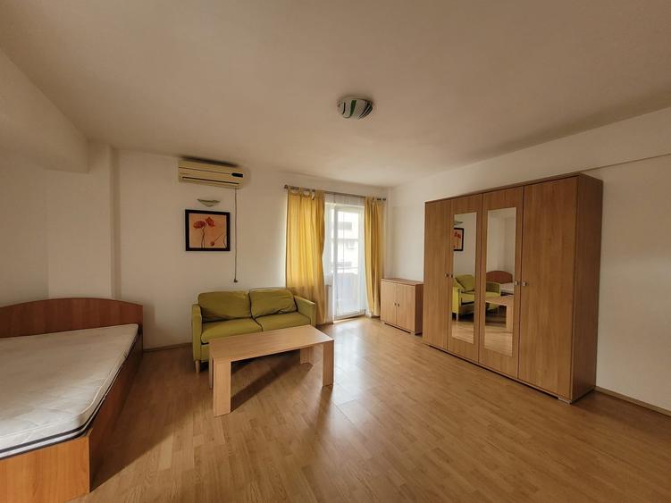 Garsonieră decomandată în Băneasa