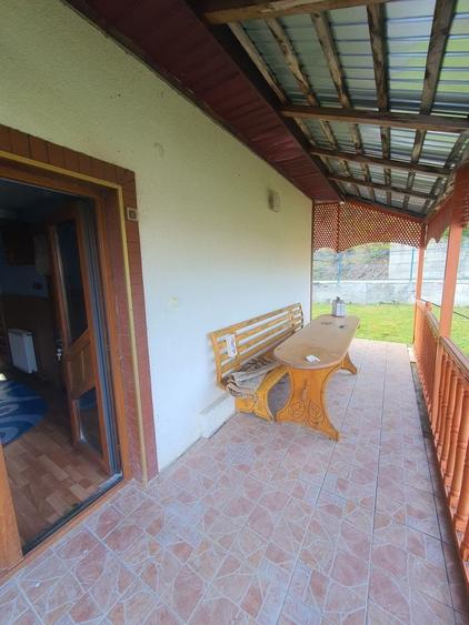 Casă cu 3 camere în Rusești
