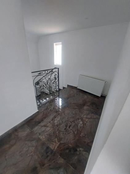 Casă cu 4 camere în Preajba