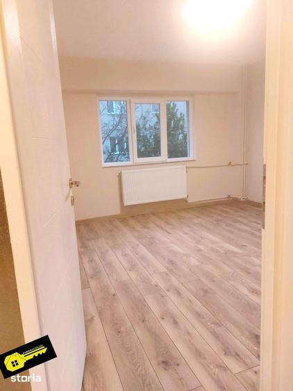 Garsonieră decomandată în Decebal