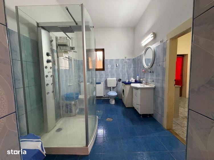 Casă cu 4 camere cu Canalizare în Central
