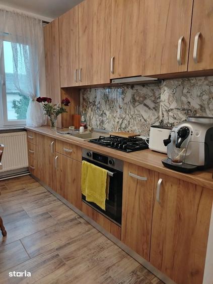 Apartament cu 3 camere decomandat în Valea Roșie