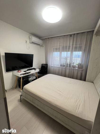 Apartament cu 3 camere semidecomandat în Calea București