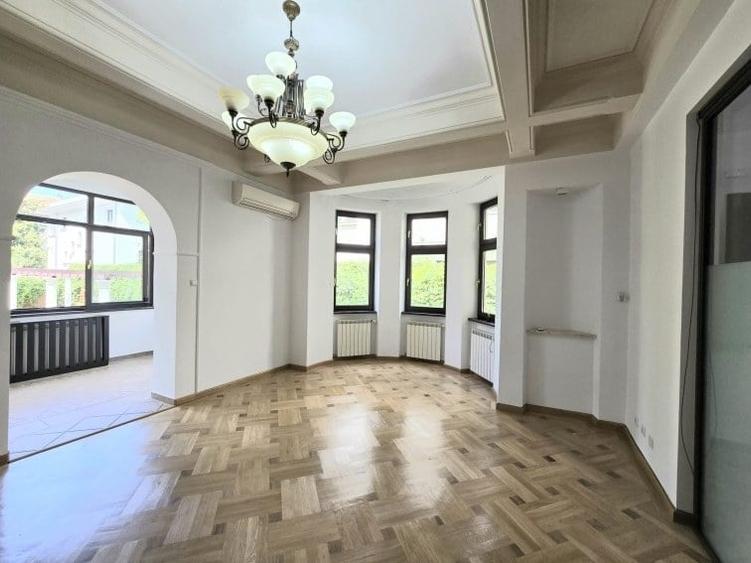 Apartament cu 5 camere în Dorobanți