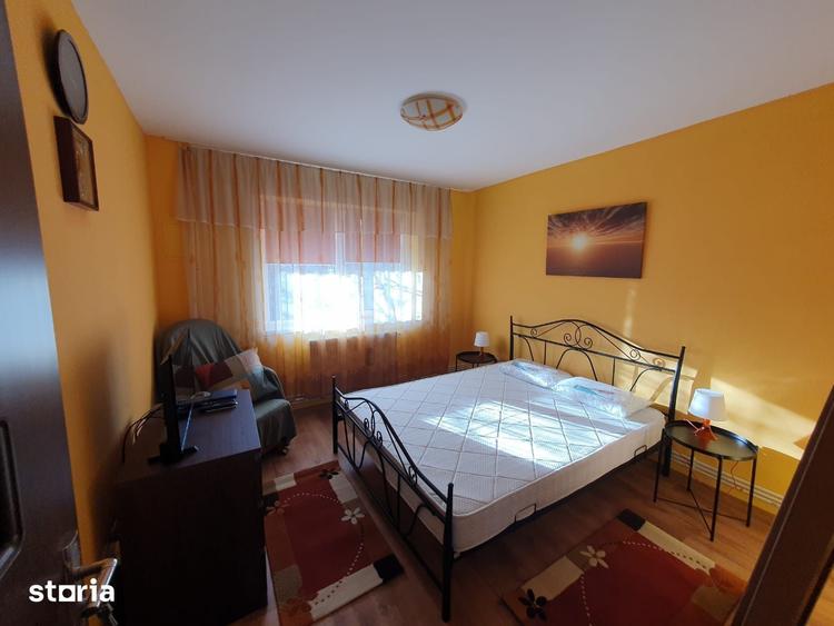 Apartament cu 3 camere semidecomandat în Tomis II