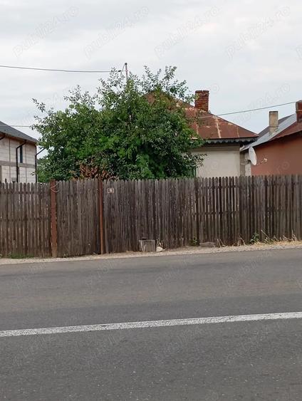 Casă cu 2 camere cu Teren 2000 Mp în Petrești