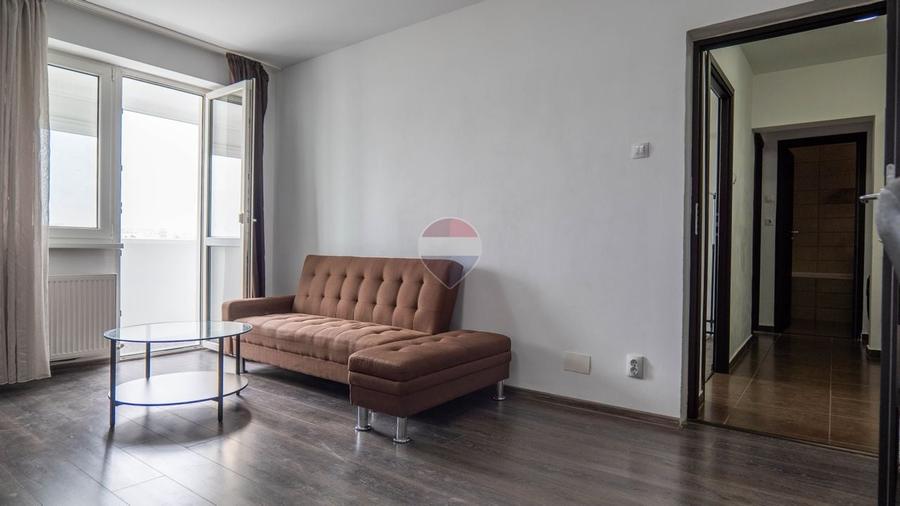 Apartament cu 3 camere decomandat, mobilat în Periferie