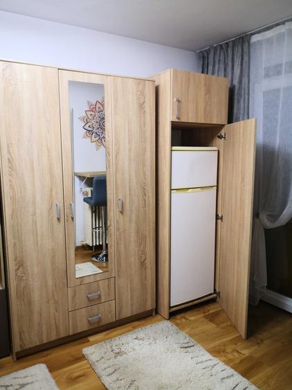 Garsonieră decomandată în Titan