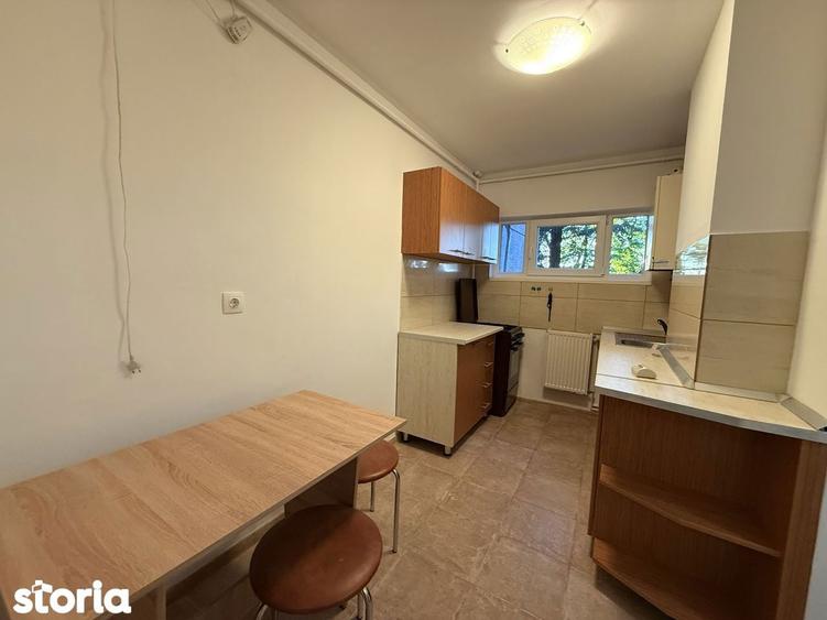 Inchiriez apartament cu 2 camere, decomandat, la doar 5 minute de UMF - 3