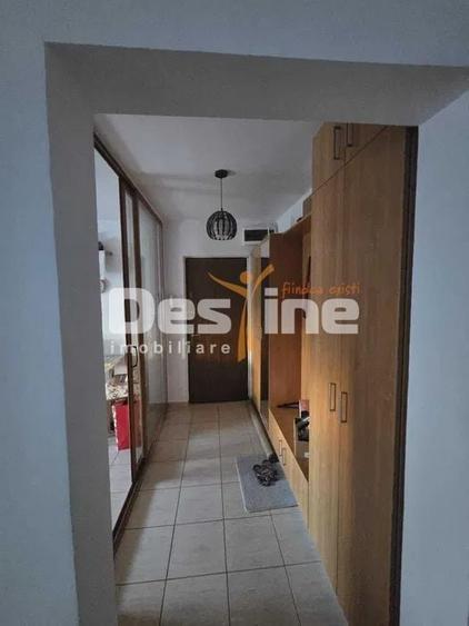 Apartament cu 3 camere semidecomandat, mobilat în Drumul Taberei