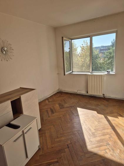 Apartament cu 3 camere decomandat în Bârzești