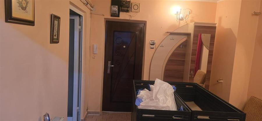 Apartament cu 4 camere decomandat în Apollo