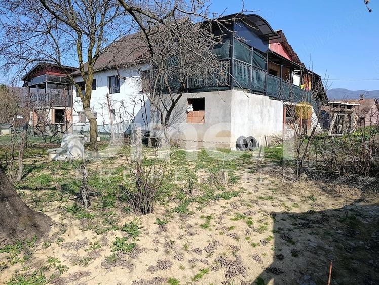 Casă individuală cu 3 camere cu Canalizare în Central