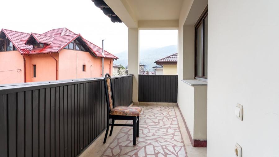 Casă individuală cu 4 camere cu Canalizare în Central