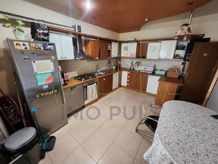 Casă individuală cu 6 camere cu Canalizare în Tipografilor