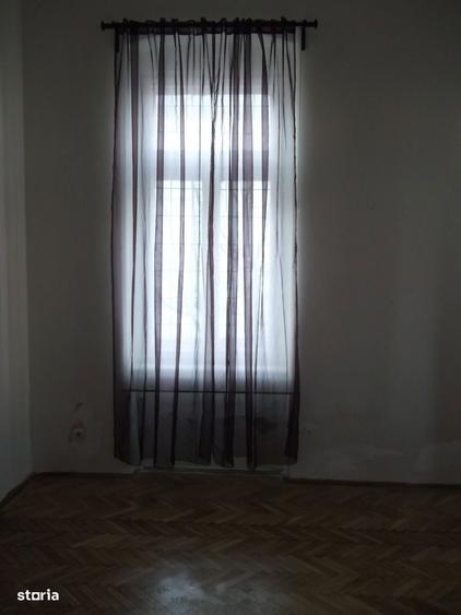 Casă cu 5 camere cu Teren 300 Mp în Central