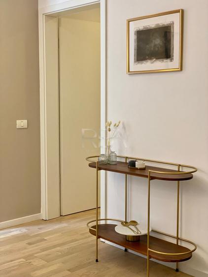 Apartament cu 3 camere semidecomandat, mobilat în Dacia