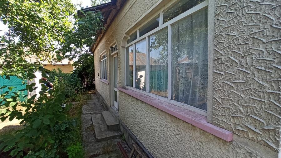 Casă individuală cu 3 camere cu Teren 2512 Mp în Traian (Zănești)