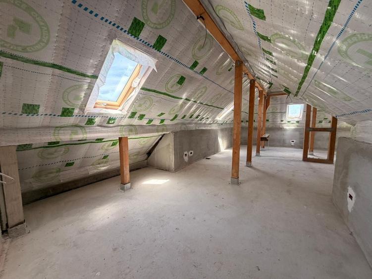 Casă individuală cu 8 camere cu Canalizare în Rahova