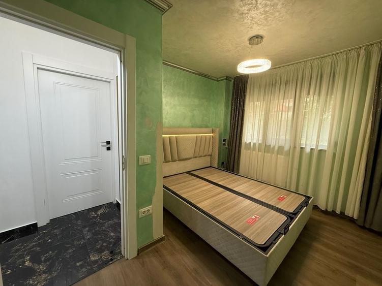 Apartament cu 3 camere decomandat în Exterior Vest