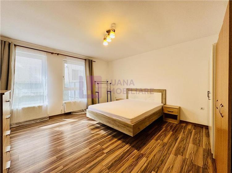 Apartament cu 3 camere semidecomandat, mobilat în Central