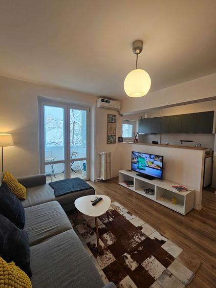 Apartament cu 2 camere semidecomandat, mobilat în Domenii