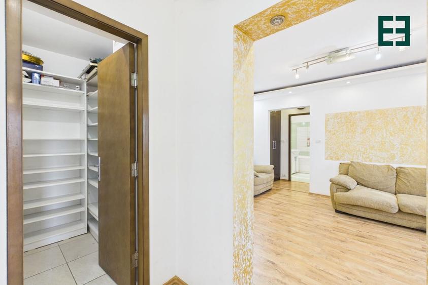 Apartament cu 4 camere semidecomandat, mobilat în Micălaca