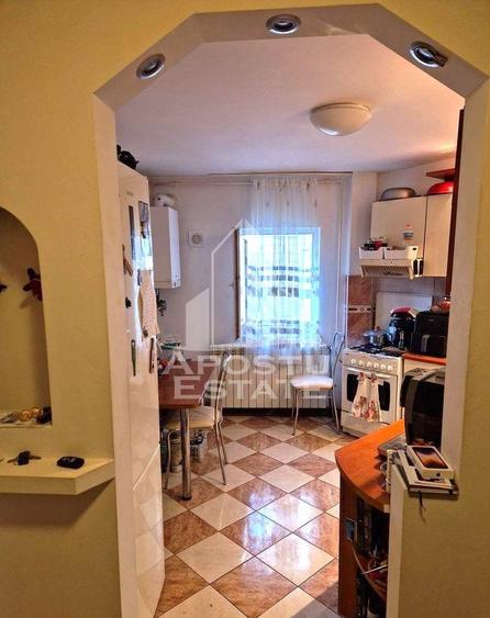 Apartament cu 3 camere semidecomandat, mobilat în Soarelui