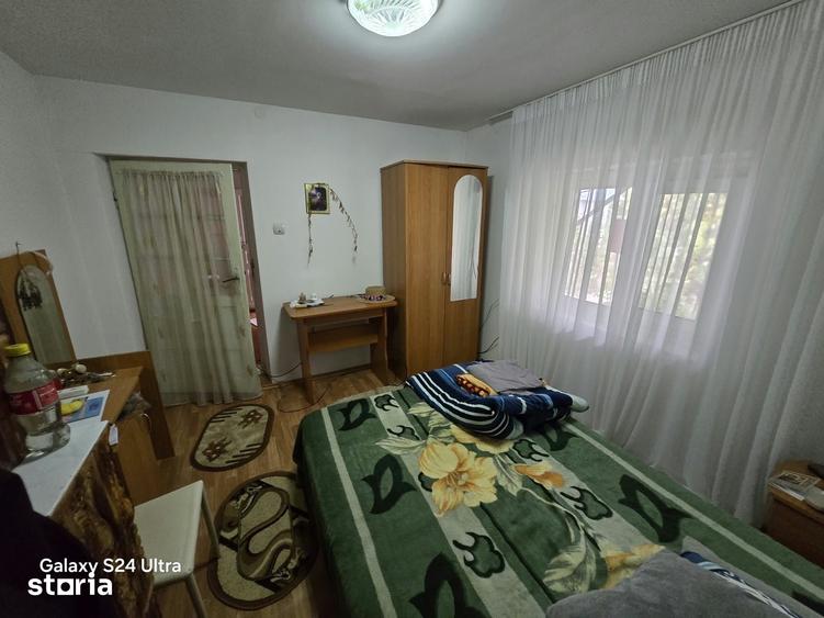 Casă cu 5 camere cu Teren 3000 Mp în Trivalea-Moșteni