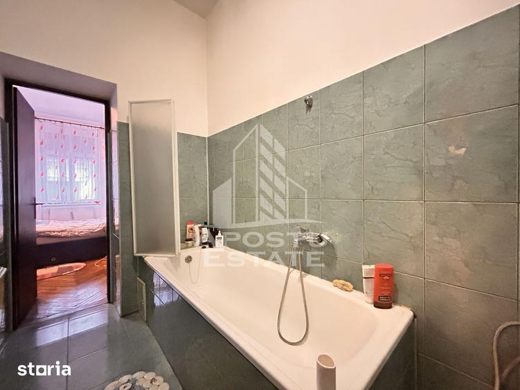 Apartament cu 4 camere în P-ța Maria