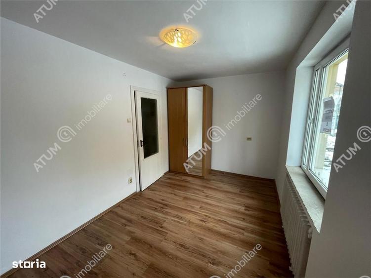 Apartament cu 3 camere semidecomandat în Terezian