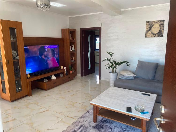 Casă individuală cu 5 camere cu Canalizare în Sud
