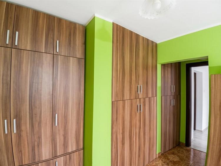Apartament cu 2 camere decomandat în Valenta