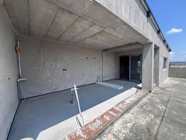Penthouse cu 3 camere decomandat în Țiglari
