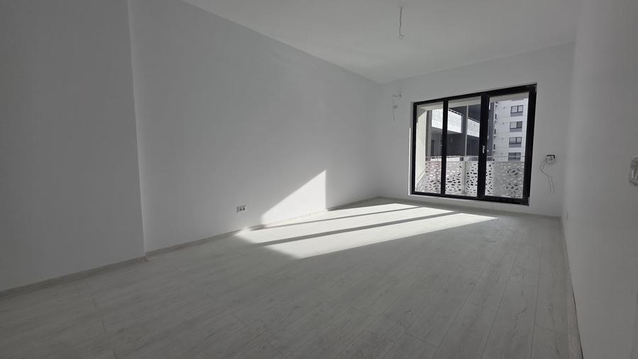 Apartament cu 3 camere decomandat în Titan