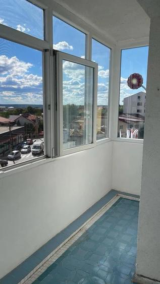 Apartament cu 3 camere decomandat în Sărari