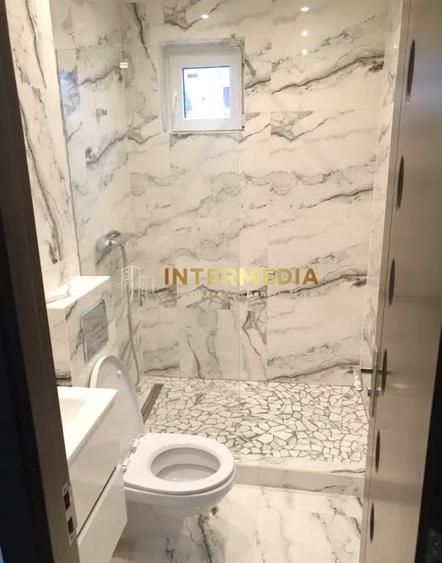 Apartament cu 3 camere decomandat, mobilat în Cetate