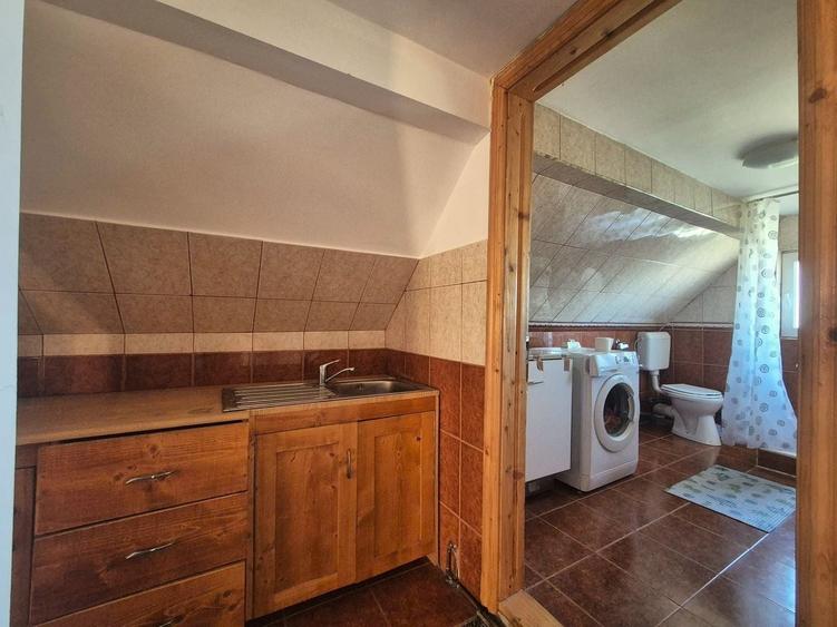 Casă individuală cu 4 camere decomandat cu Canalizare în Fundata
