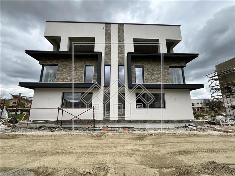 Duplex cu 4 camere cu Canalizare în Șelimbăr