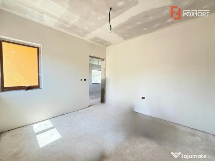 Casă cu 5 camere cu Teren 348 Mp în Săcălaz