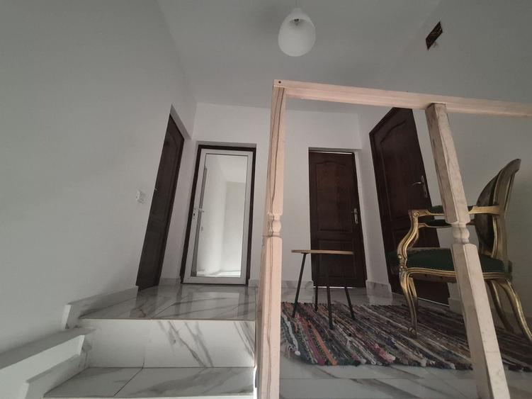 Casă cu 4 camere în Central
