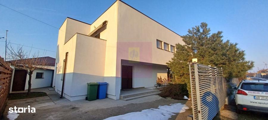 Casă cu 6 camere cu Teren 508 Mp în Săbăreni