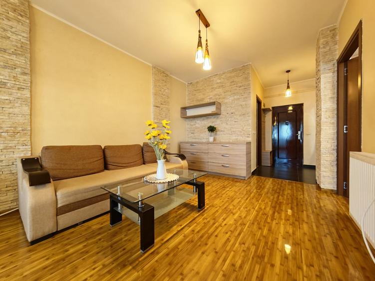 Apartament cu 3 camere semidecomandat, mobilat în Bucureștii Noi