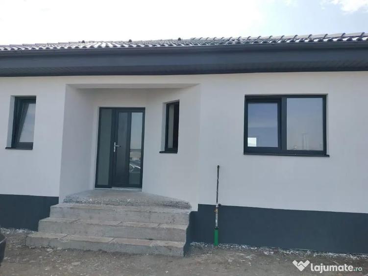 Casă cu 4 camere cu Teren 350 Mp în Tărlungeni