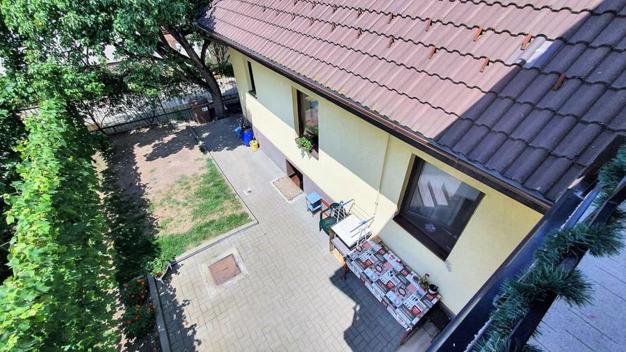 Casă cu 8 camere cu Teren 430 Mp în Calea Poplăcii